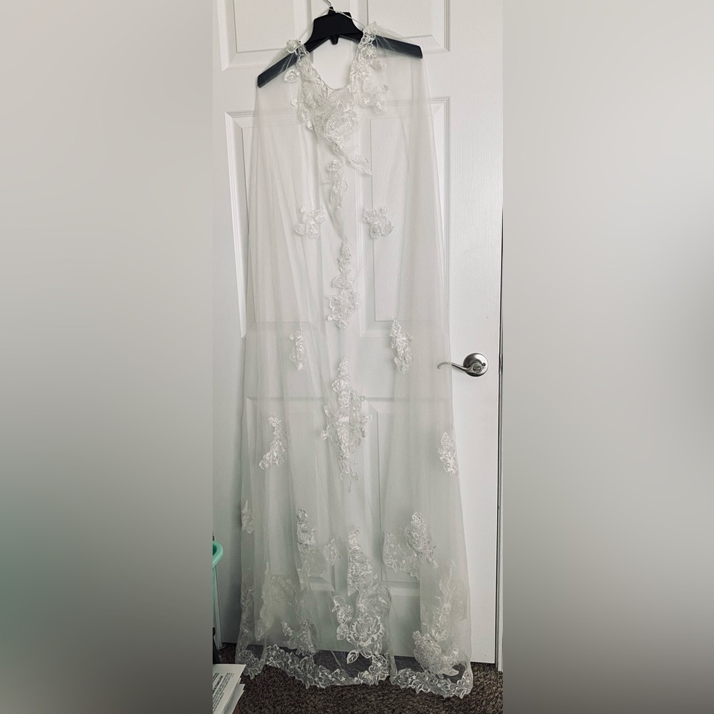Elegant White Cathedral-length Floral Embroidered Veil/Cape